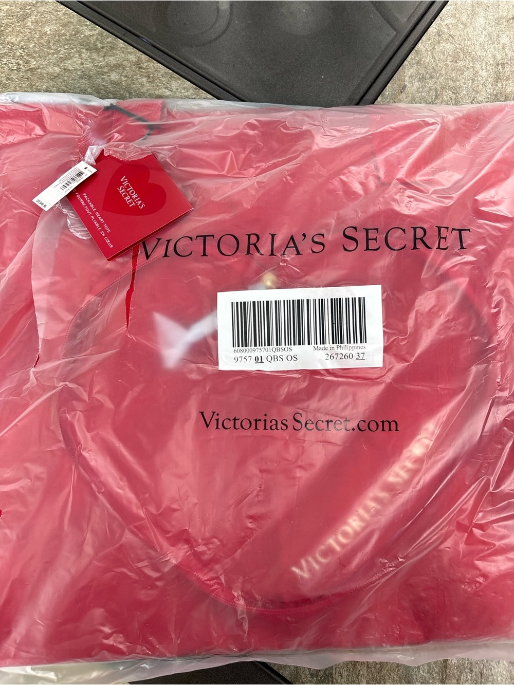 Victoria's Secret Red Heart Zip-Top Foldable Tote with heart pouch - Picture 2 of 11